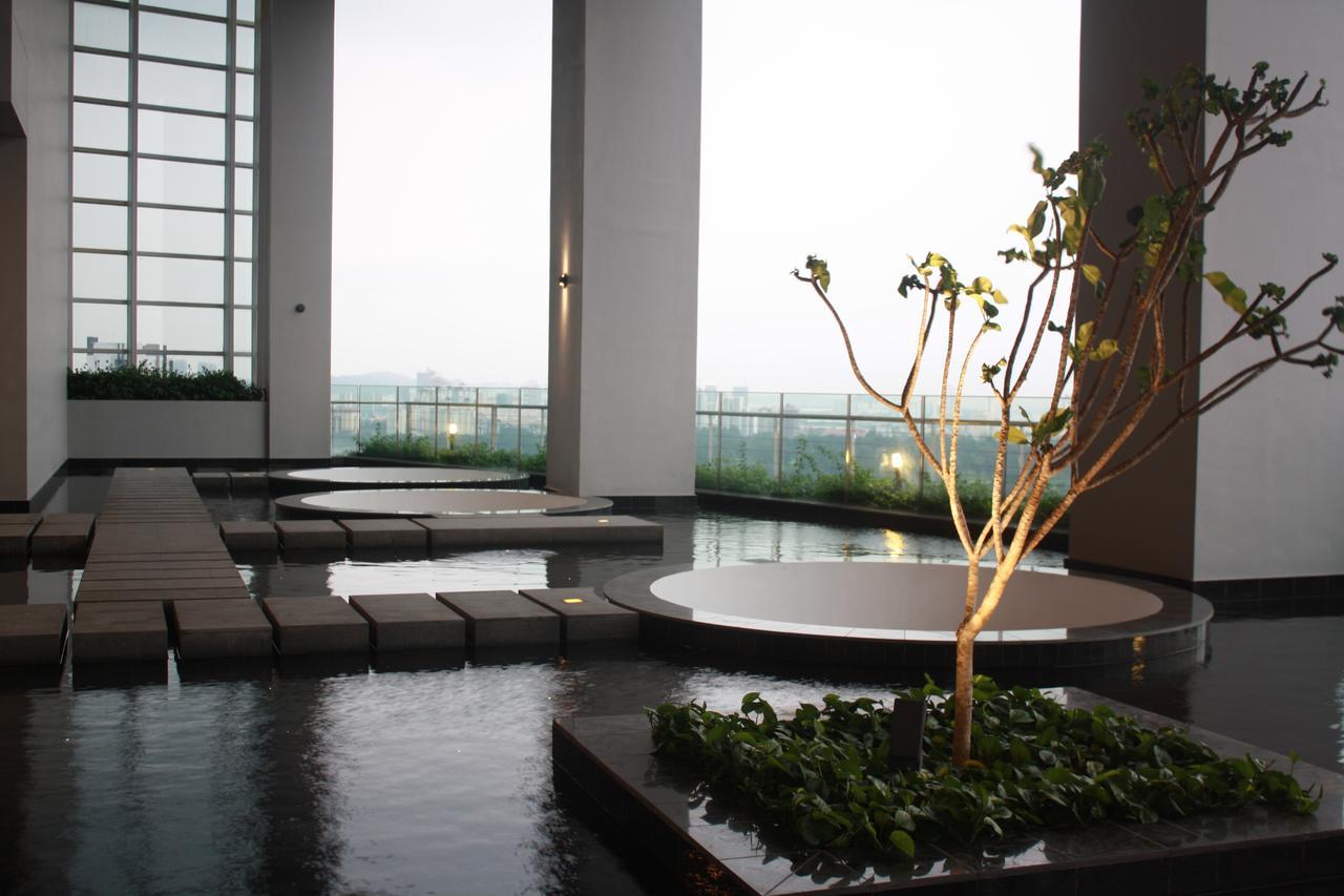 Azure Apartment *